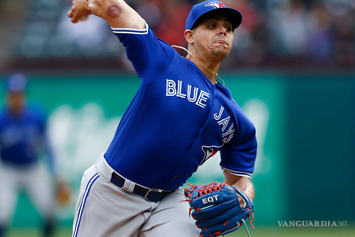 El mexicano Roberto Osuna llega a los campeones Astros de Houston