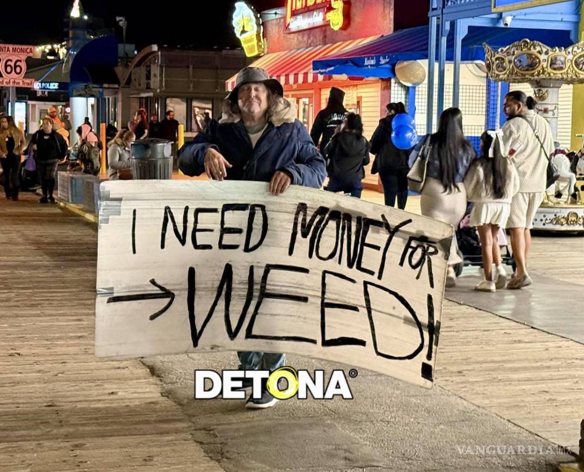 $!Una persona sostiene un cartel en el que se lee “”I need money for weed”.