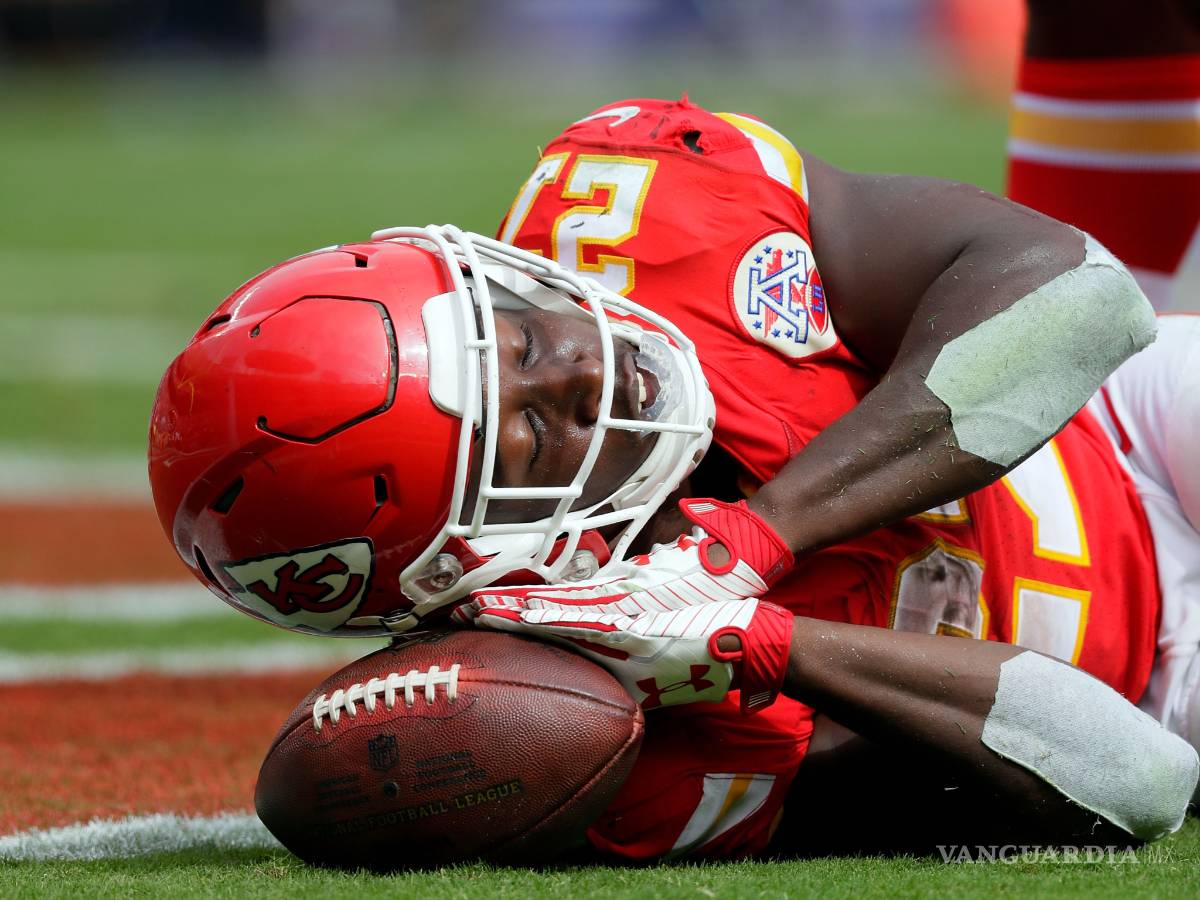 $!El corredor estelar de los favoritos para el Super Bowl, Chiefs de Kansas City, está envuelto en una violenta agresión