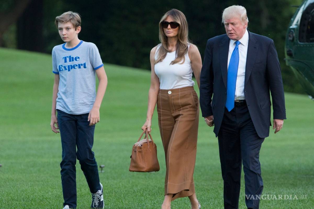 Melania Trump y su hijo Barron se mudan a la Casa Blanca