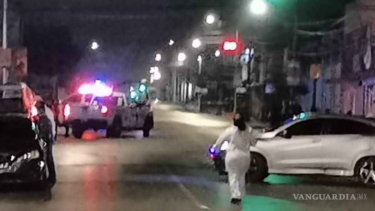 Iba ‘en el cel’, poli municipal detenido tras atropellar y causar la muerte de un peatón en Saltillo