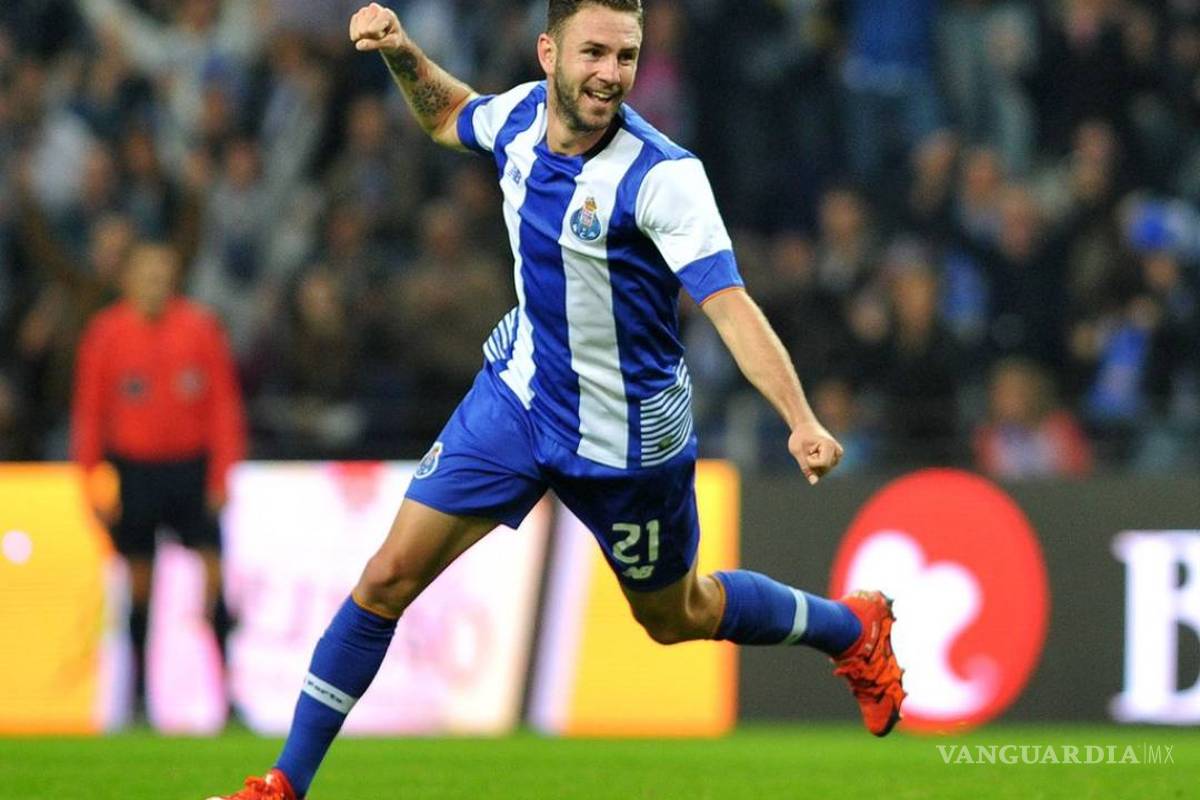 Desea Layún quedarse en el Oporto