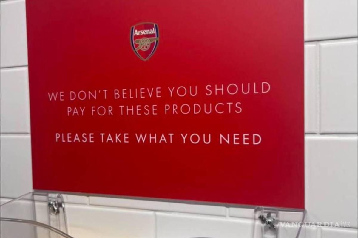 Regalan tampones y toallas femeninas en estadios de la Premier League de Inglaterra