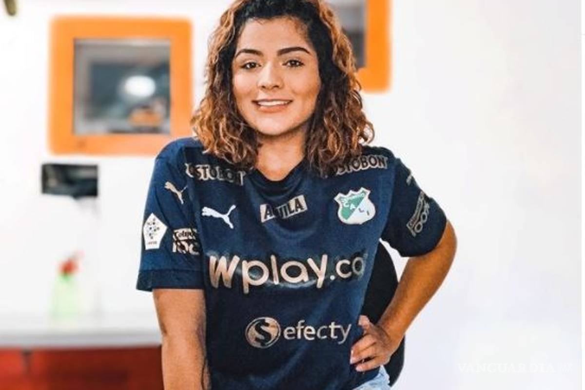 A diferencia de Faitelson, locutora de Colombia se desnuda tras apuesta