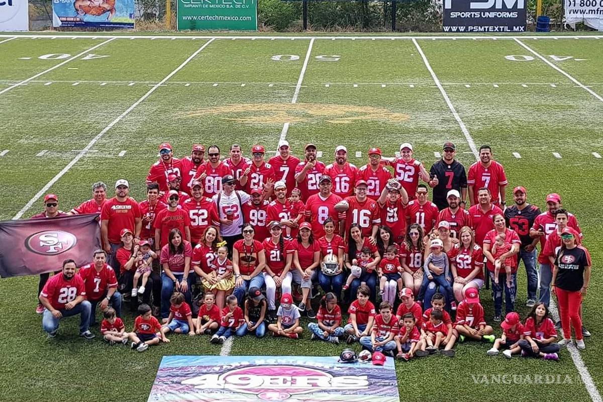 Fanáticos de los 49ers de San Francisco alistan su foto oficial en Saltillo