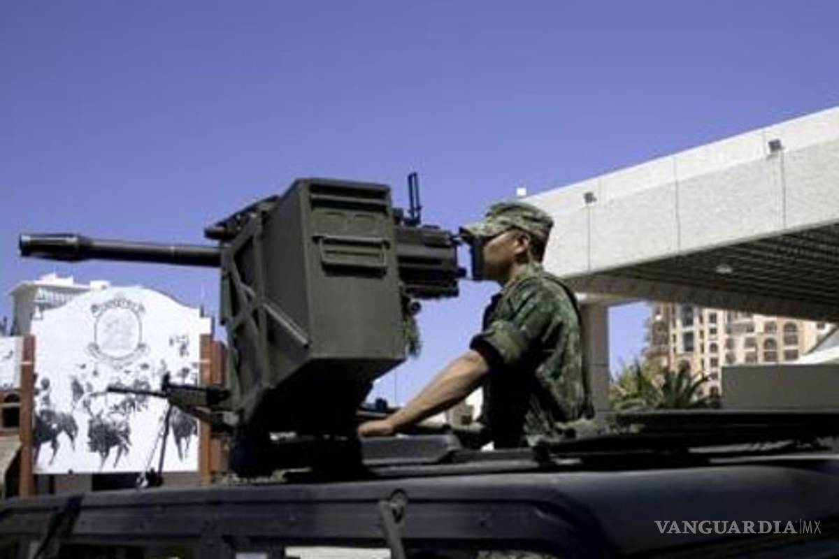 Infonavit usa tanqueta del Ejército para desalojar casas en Matamoros