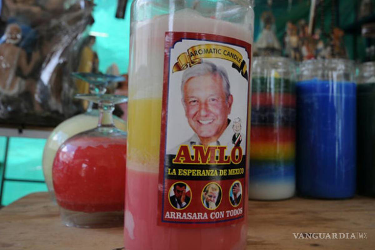 En Tabasco, venden veladoras con la imagen de AMLO