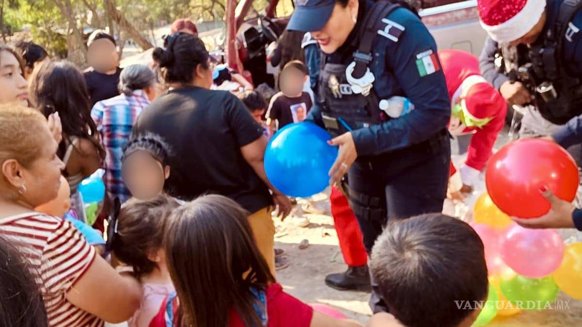 Uniformados de Guadalupe, NL llevan alegría a niños de escasos recursos