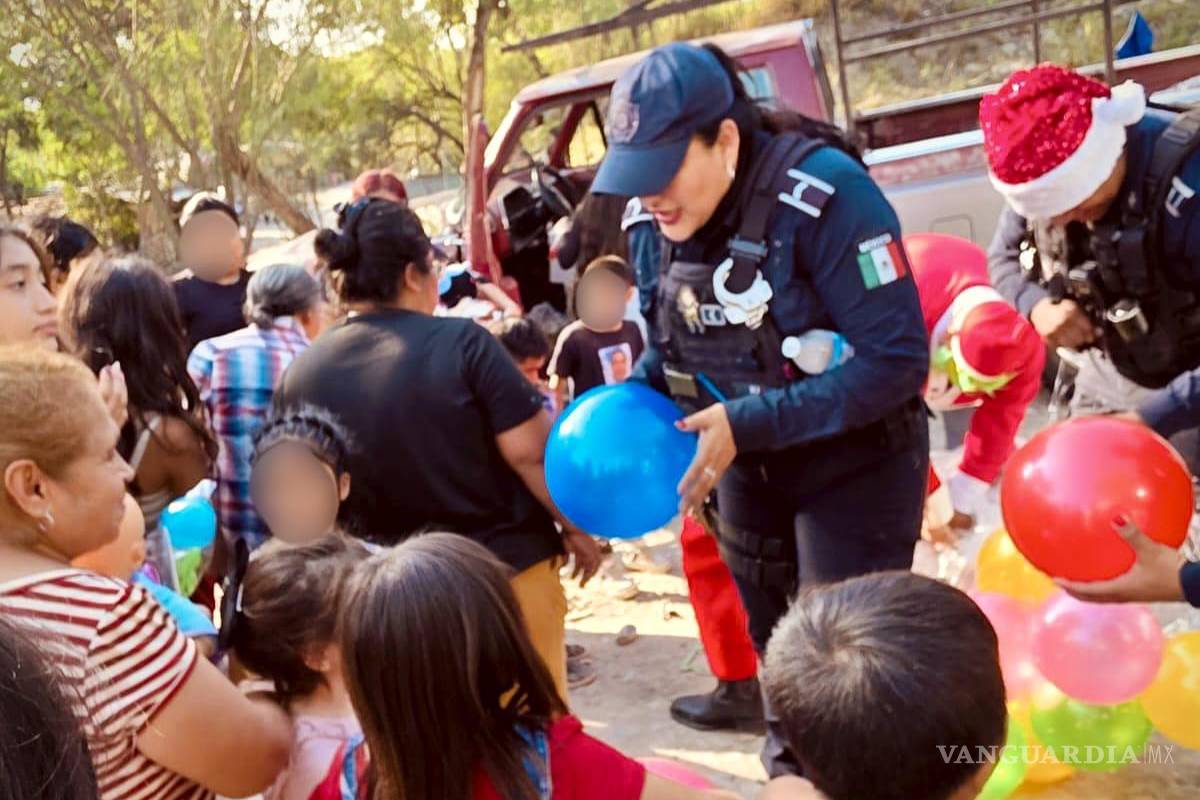 Uniformados de Guadalupe, NL llevan alegría a niños de escasos recursos