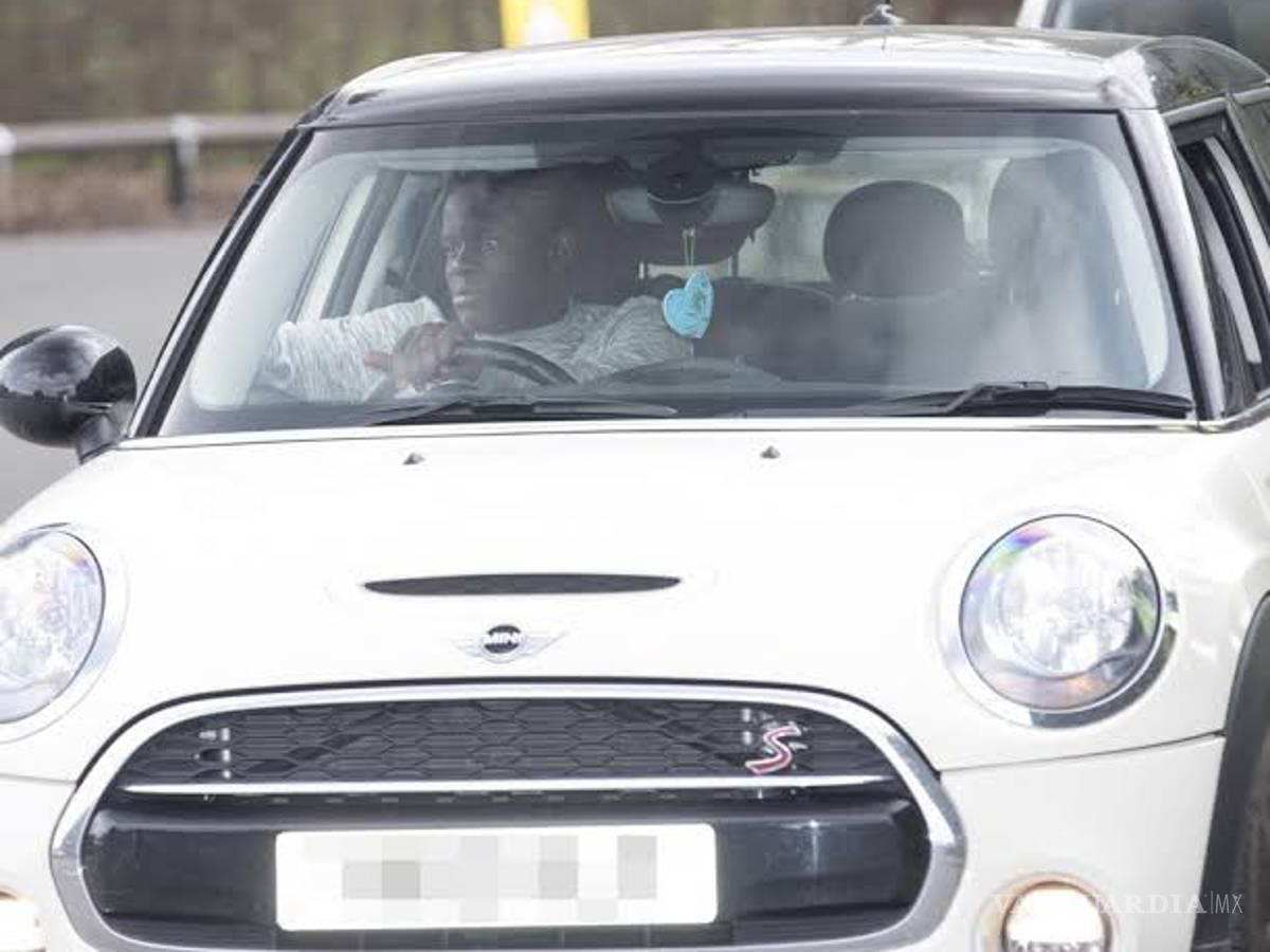 $!N'Golo Kanté; la figura del Chelsea que mantiene su mismo auto desde el 2015