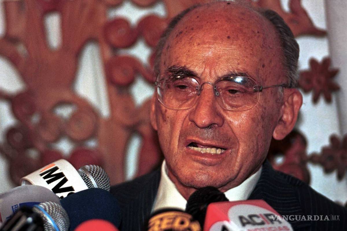 Hospitalizan al ex presidente Luis Echeverría por una neumonía
