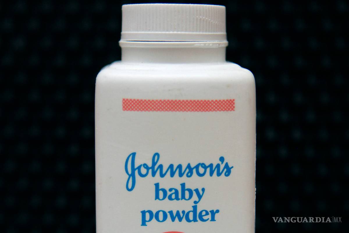 Talco Johnson &amp; Johnson causa cáncer, empresa tendrá que pagar 417 millones de dólares a una mujer
