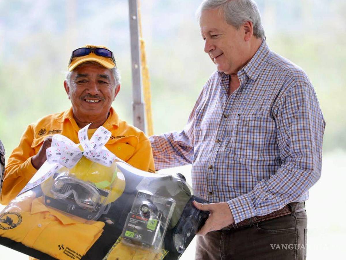 $!Cada brigadista recibió uniforme y un bono por 10 mil pesos.