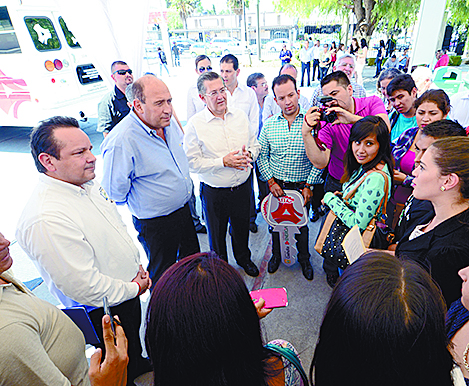 Estado dona camión a la Facultad de Comunicación de la UAdeC