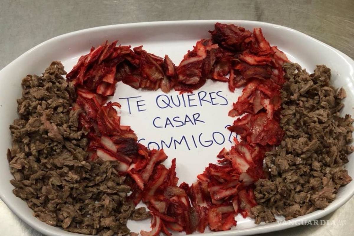 Ofrecen regalarle plan de boda a pareja que se comprometió en taquería de Saltillo