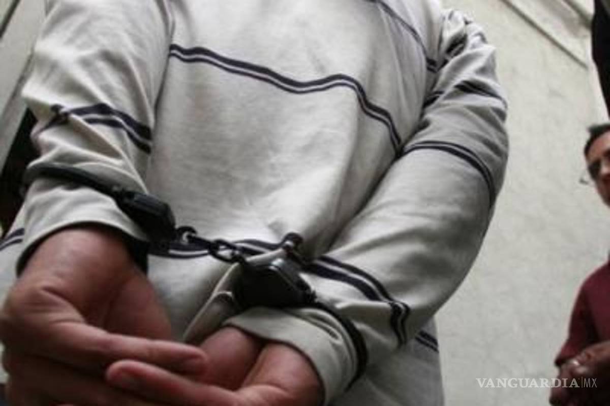 Sorprende a su hijo de 16 intentando abusar de su hermana de 4 años