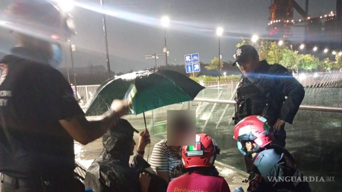 Evitan que joven se aviente desde Puente Verde de Parque Fundidora en Monterrey, Nuevo León