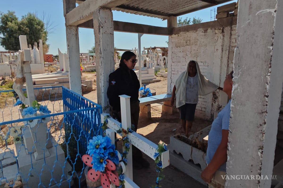 $!Personal de Protección Civil inspecciona las áreas más concurridas de los panteones municipales.