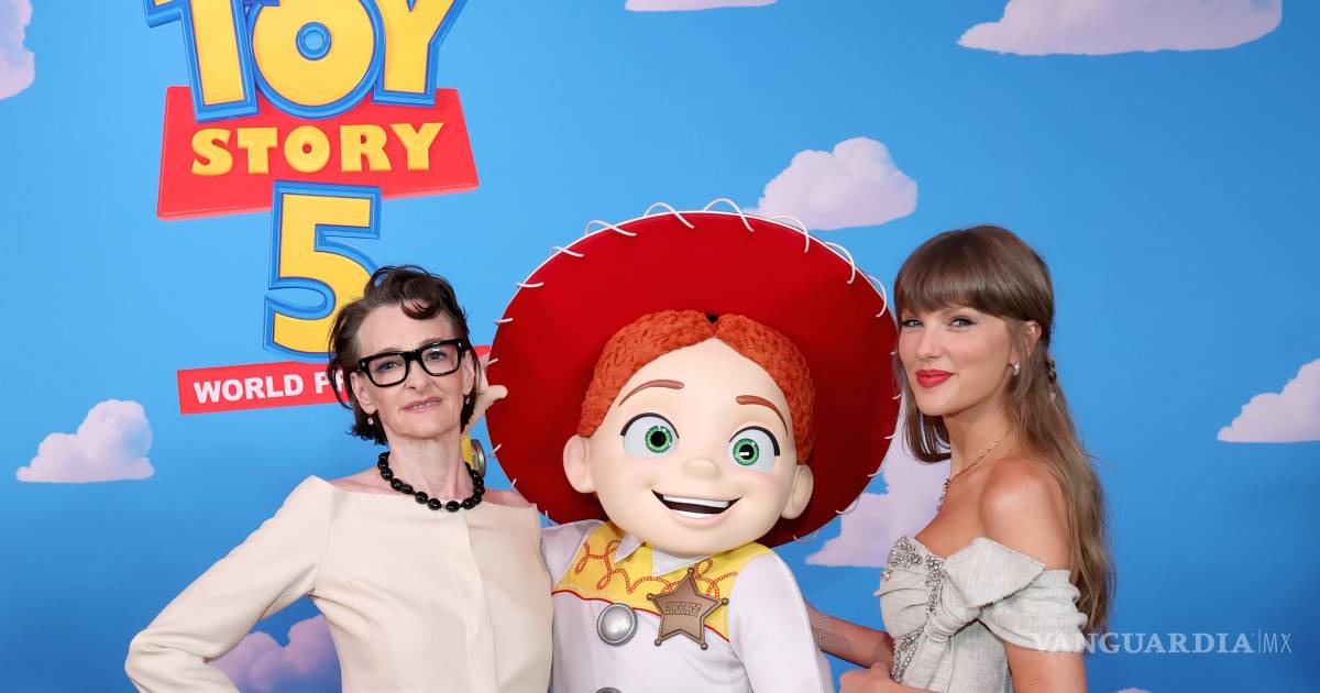 ¡Charla exclusiva! Taylor Swift revela cómo Jessie inspiró la canción principal de ‘Toy Story 5’