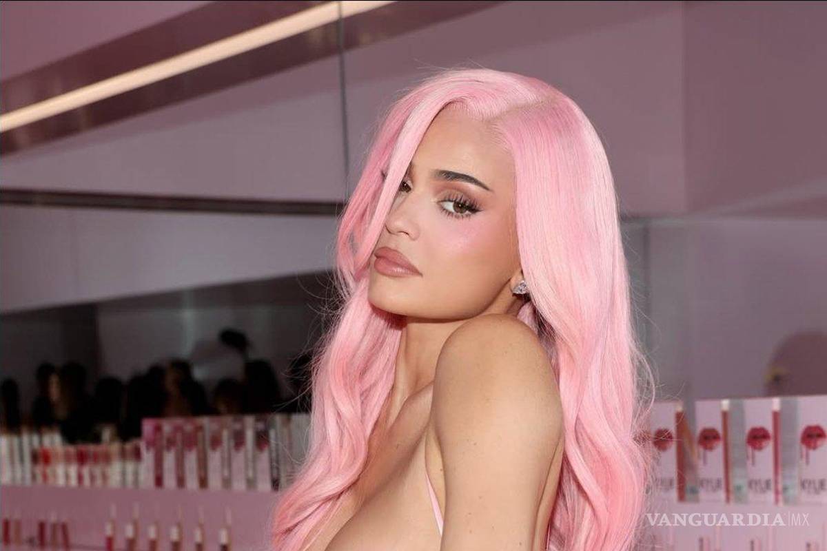 ¡Maquillaje, glamour y fiesta! Celebra Kylie Jenner los 10 años de su marca de cosméticos