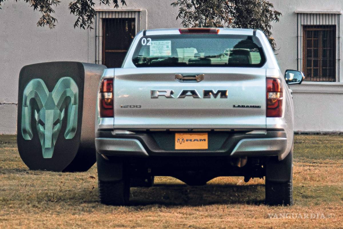 $!Motor 2.0 turbo de respuesta sólida y configuración orientada a carga, manteniendo la esencia de una pick-up de trabajo real.