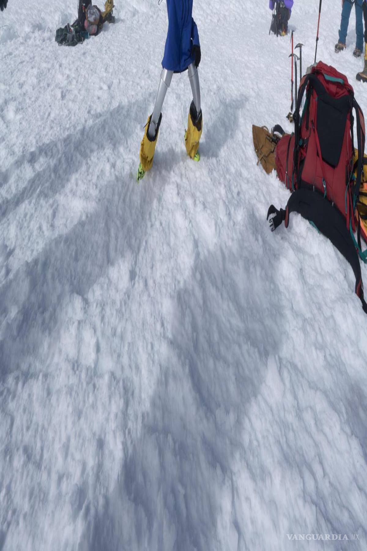 $!El robot humanoide Pemba en pleno ascenso al Chimborazo, Ecuador.