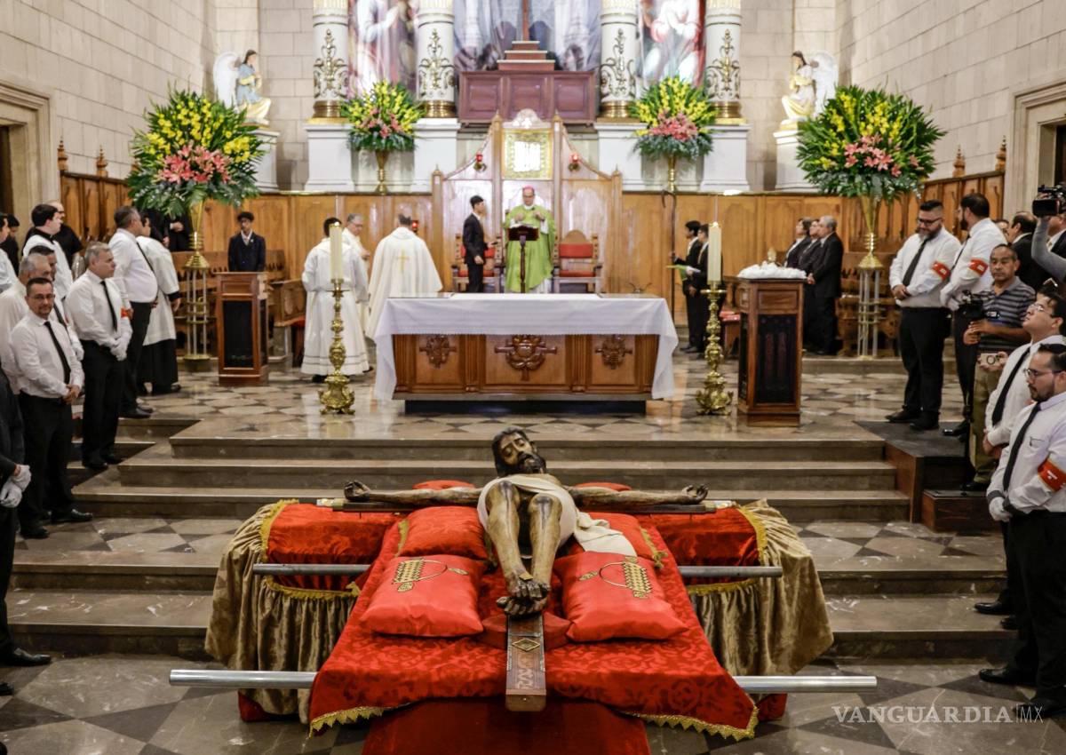 $!Devotos de diversas regiones acudieron al inicio del novenario en Saltillo.