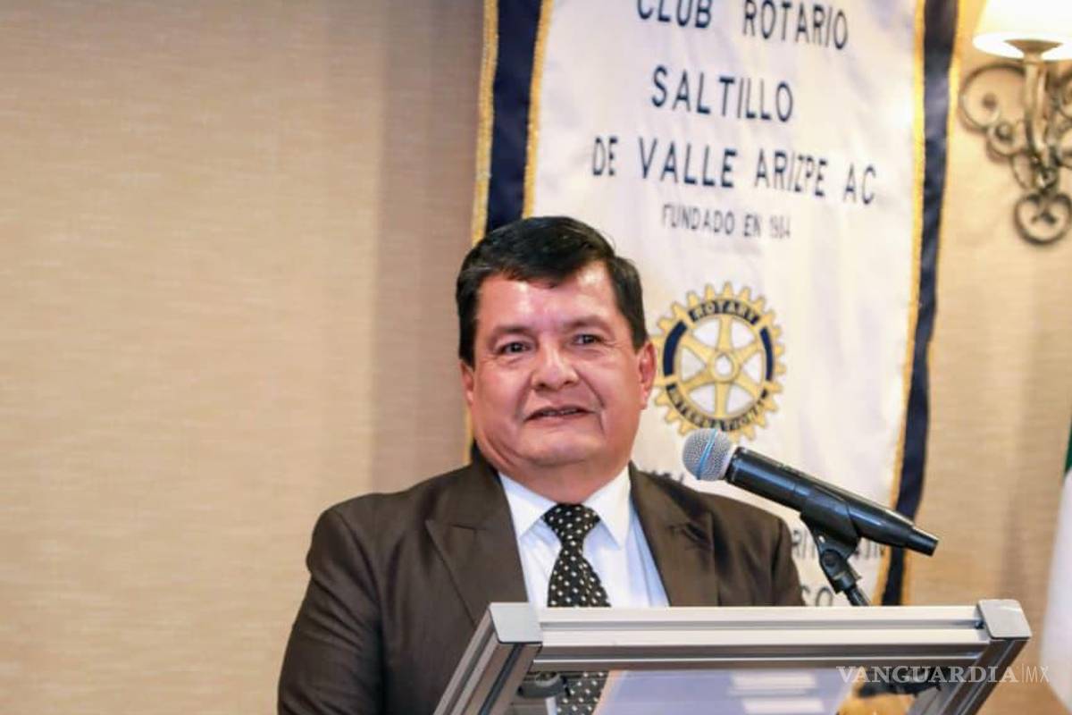 $!En una ceremonia especial, el Club Rotario Saltillo de Valle Arizpe distinguió a Francisco César Muñiz Sánchez por su compromiso con la labor social y su apoyo a las causas educativas.