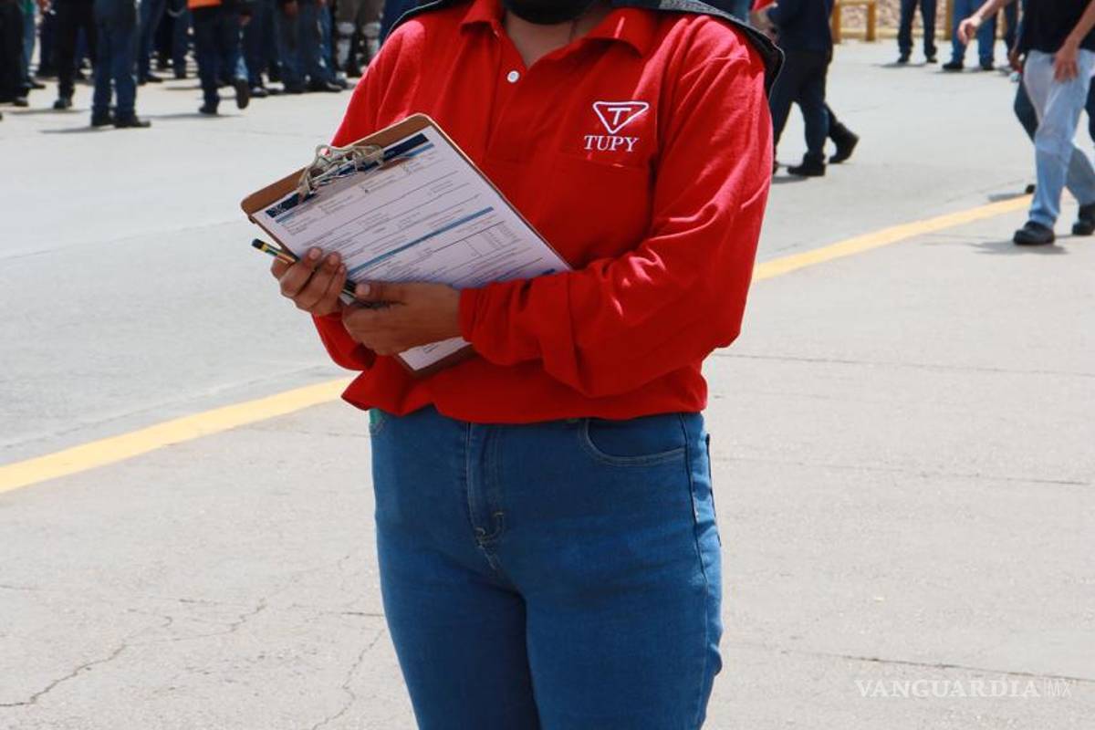 $!Las brigadas internas de seguridad coordinaron las acciones de evacuación hacia los puntos de reunión. FOTO: CORTESÍA