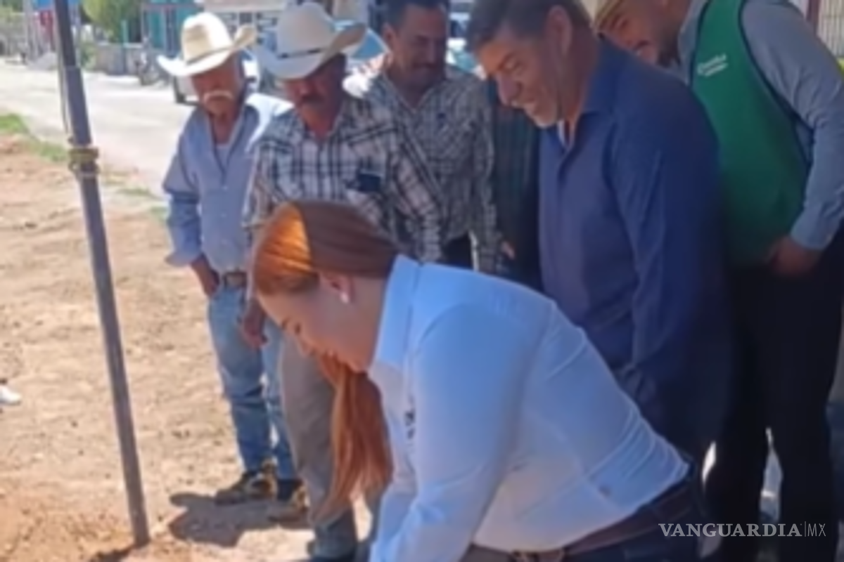 Alcaldesa de Arteaga inaugura rehabilitación de pozo de agua: perspectivas encontradas