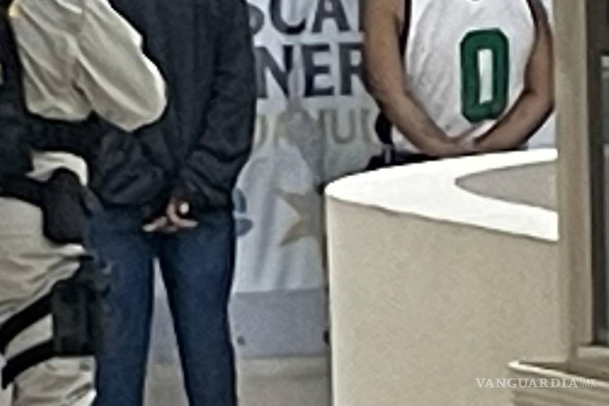 Detienen a dos jóvenes al sur de Saltillo tras persecución por vehículo con reporte de robo