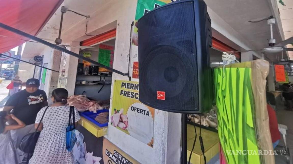 ‘Guerra de bocinas’ de los negocios en Saltillo para atraer clientes, exceden niveles de ruido permitidos