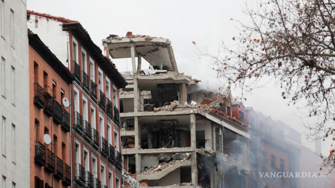 Parte de un edificio se derrumba por gran explosión en Madrid; reportan tres muertos