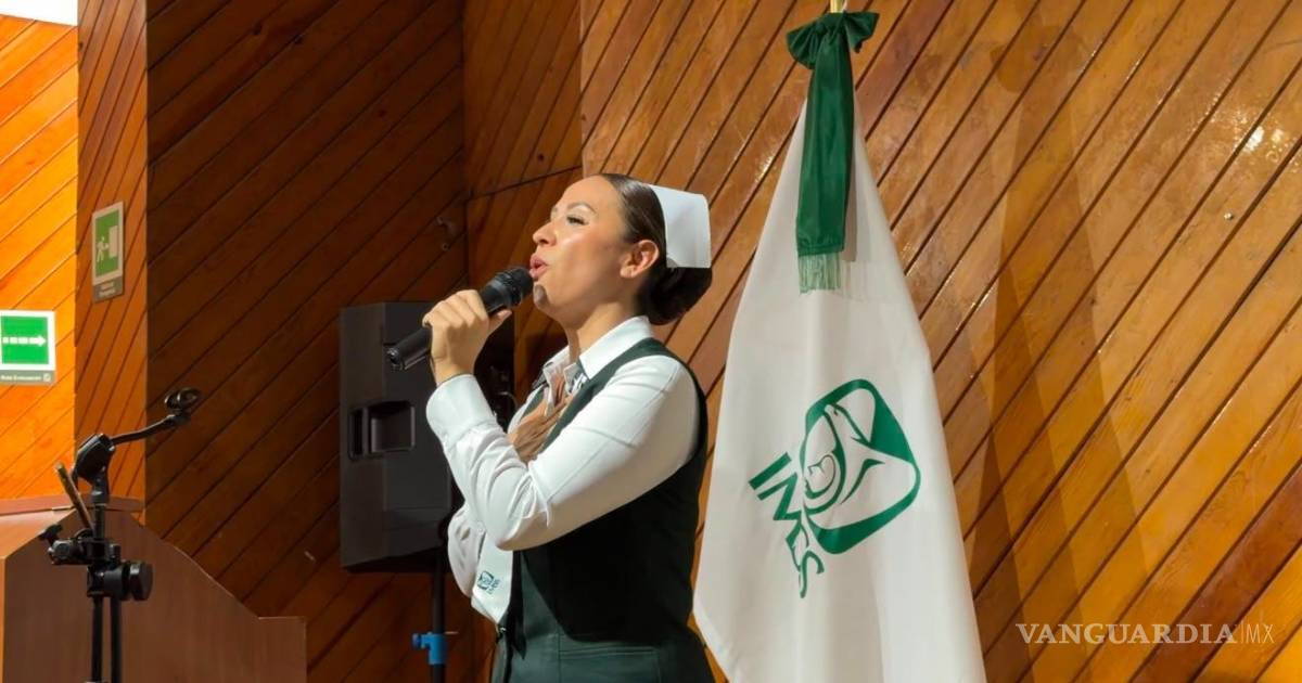 Entre pacientes y canciones: Karina se convierte en la voz del IMSS en La Laguna