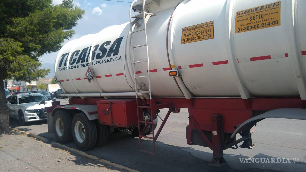 Decomisan 65 mil litros de diésel en la carretera Saltillo-Monterrey