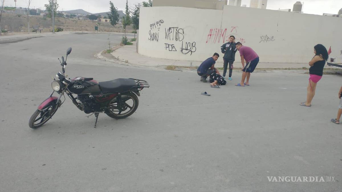 Perro persigue a motociclista y la tumba, en Ramos Arizpe