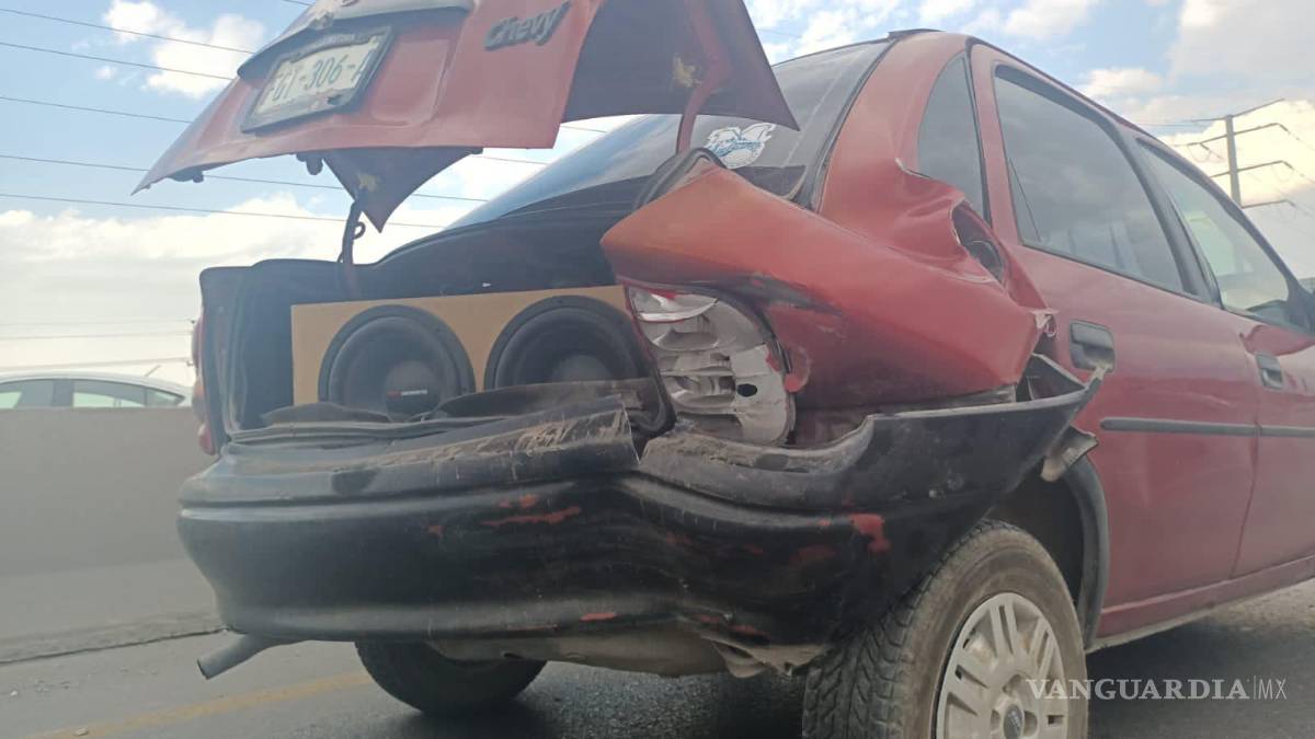 Choques provocan caos vial en el Fundadores