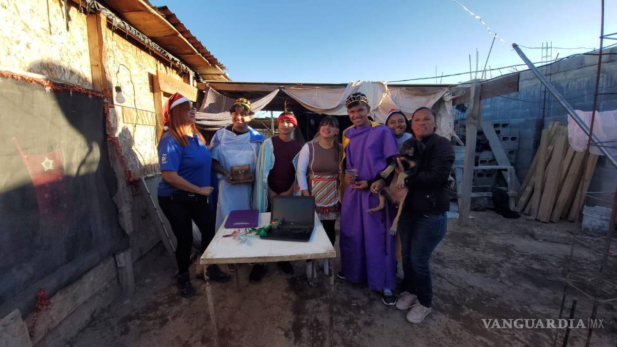 Fundación saltillense regala computadoras, para que niños no dejen la escuela
