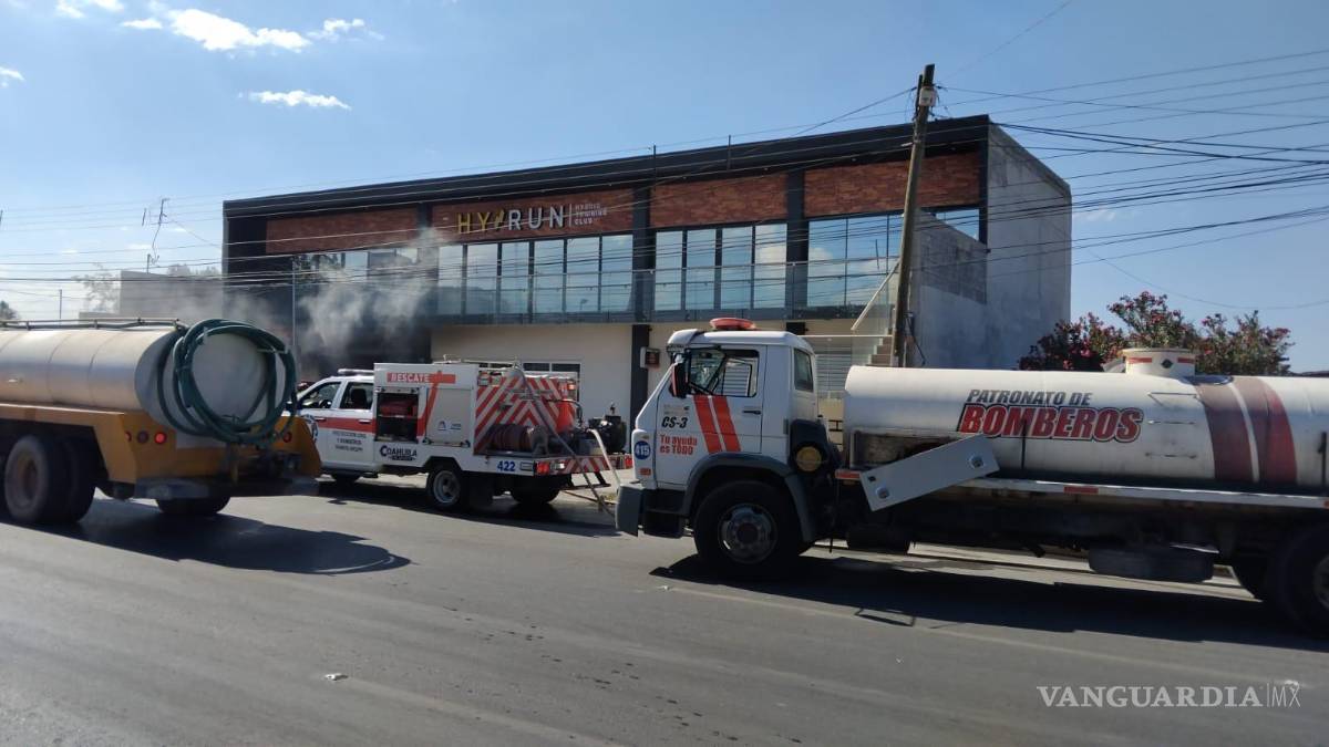 Se incendia un local de filtros en Ramos Arizpe; veladora comienza el siniestro