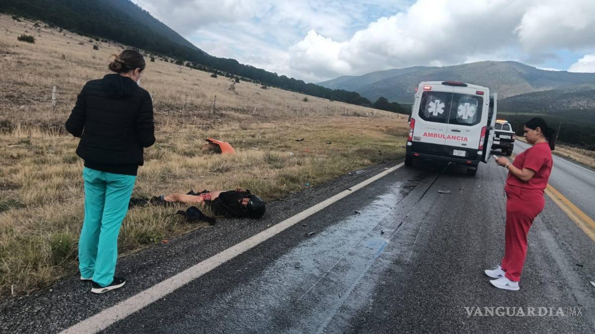 Fallece motociclista en choque frontal con un tractocamión, en Arteaga