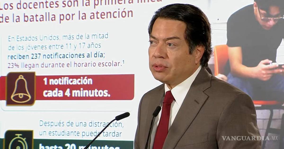 Retos de la SEP... Maestros compiten con los celulares en el aula; reciben jóvenes 237 notificaciones al día