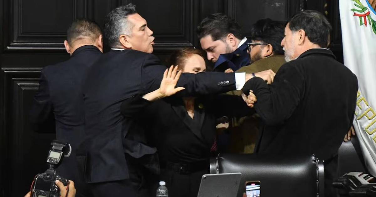 FGR reconstruirá la pelea entre Noroña y Alito Moreno en el Senado, tras denuncia presentada