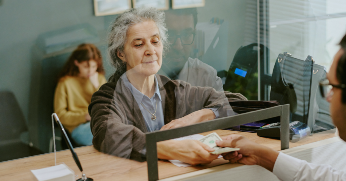 Nuevos impuestos del SAT a depósitos bancarios elevados