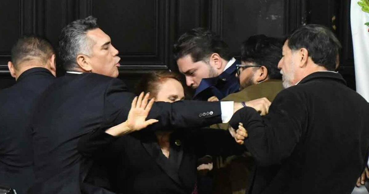 Zafarrancho político... Las otras peleas entre funcionarios más impactantes (videos)