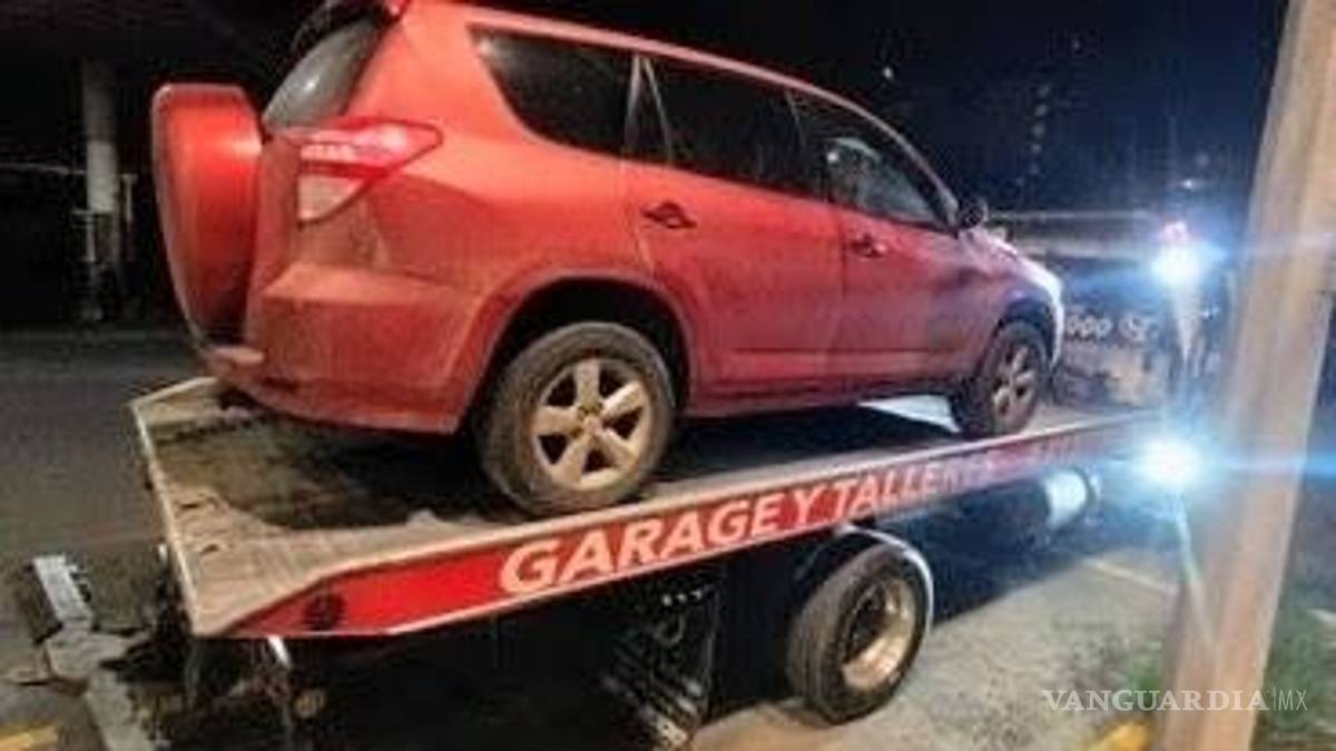 Intentan secuestrar a hombre, pero estacionan su vehículo frente a instalaciones de la Fiscalía de NL