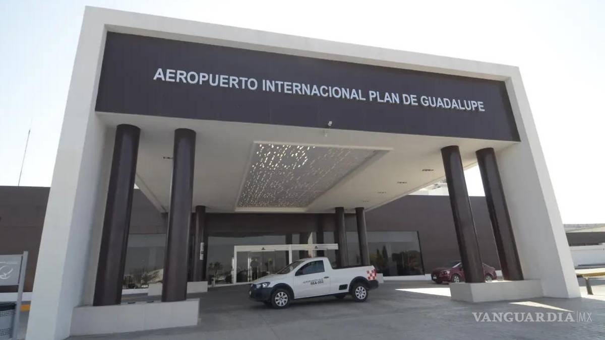 Por mal tiempo, pasajeros se quedan sin vuelo de Saltillo con destino a la CDMX