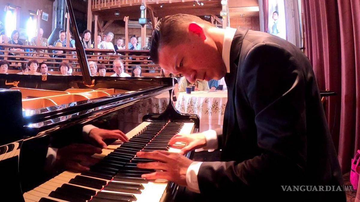 Alejandro Vela, el pianista que lleva la identidad nigropetense al mundo
