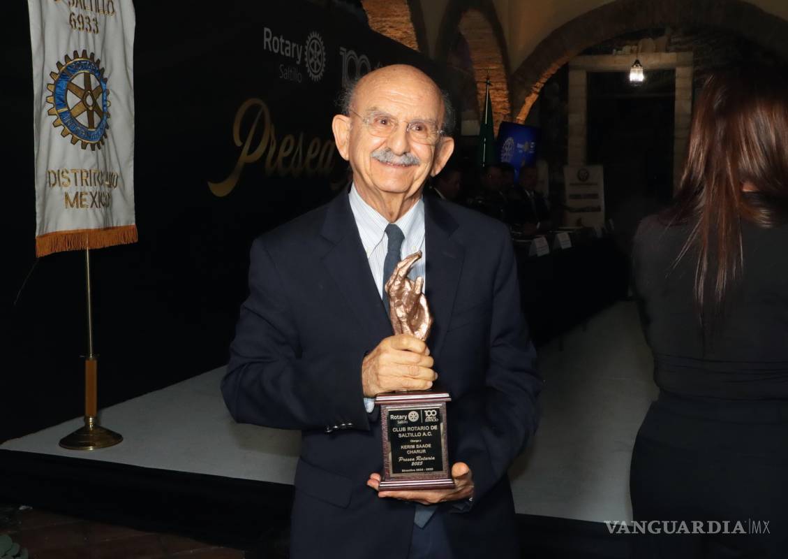 $!Don Kerim Saade Charur fue distinguido como ejemplo de visión y compromiso ciudadano en la celebración del centenario rotario.