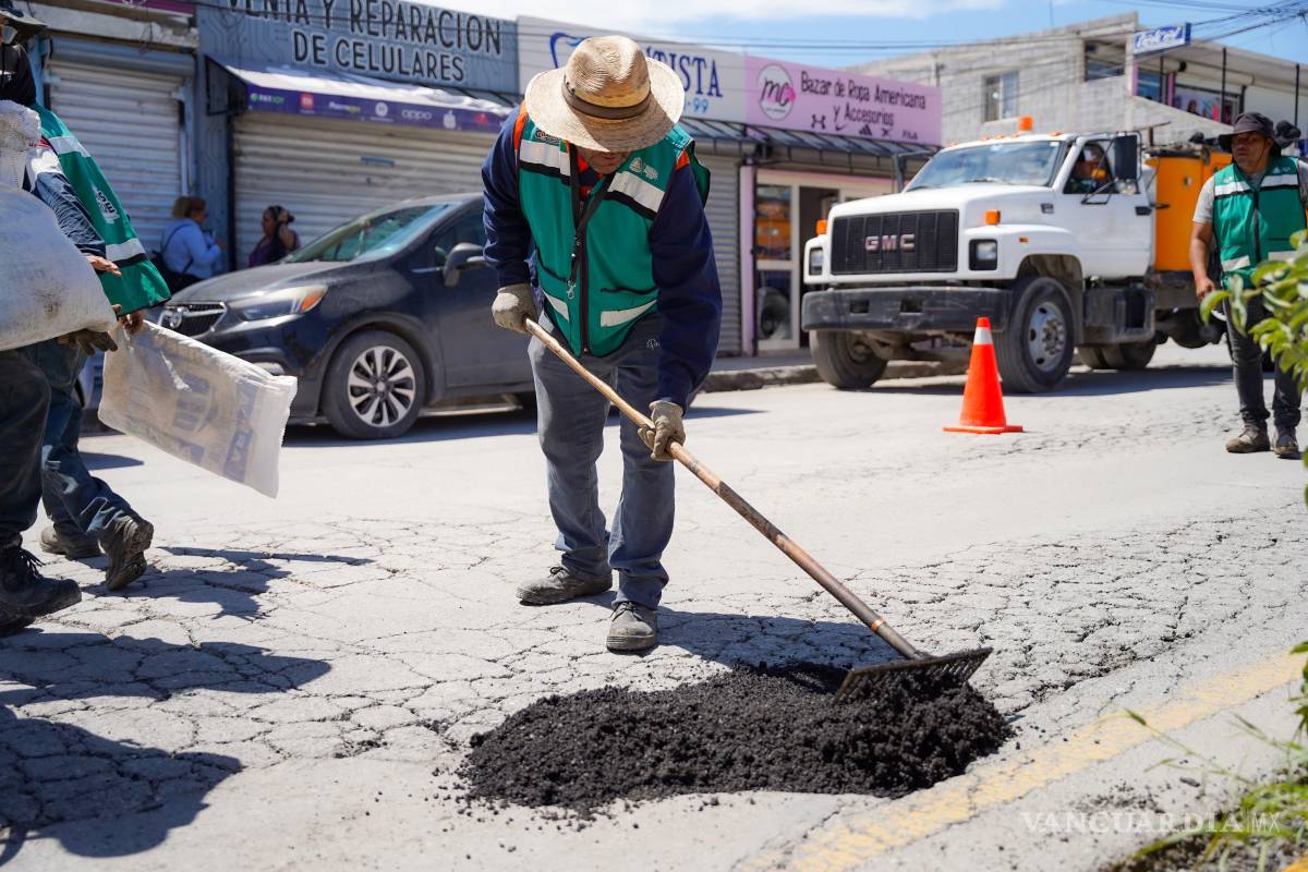 $!El alcalde Tomás Gutiérrez Merino subrayó que mantener las calles en buen estado es clave para la seguridad y la productividad de Ramos Arizpe.