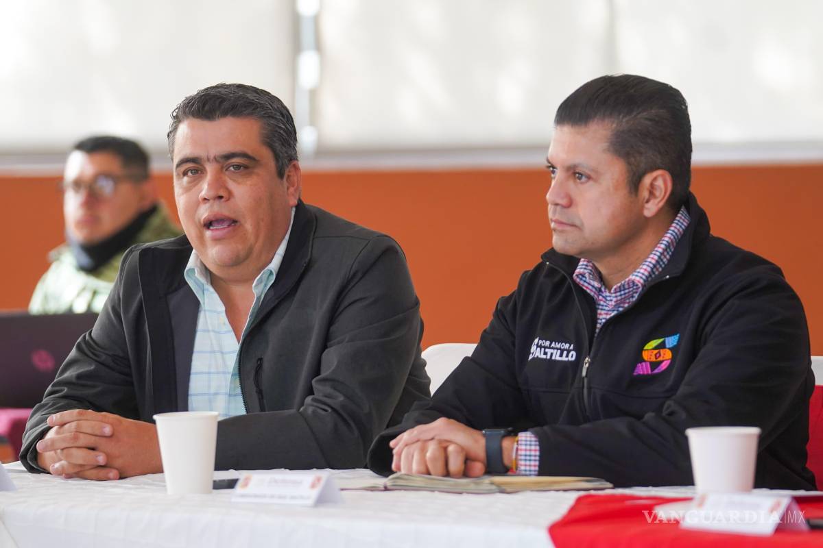 $!Alejandro González Farías (i), secretario del Ayuntamiento participó en la reunión.